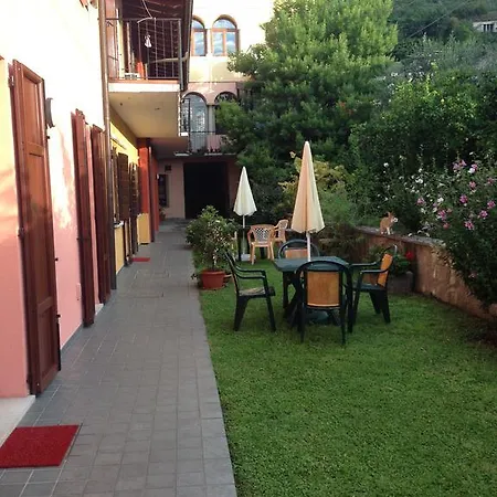 Ca' Dei Gatti Feriehus Toscolano Maderno
